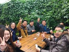 说明: E:\zdm\黄金城
相关事务\黄金城
介绍\开心的年青教师们.jpg